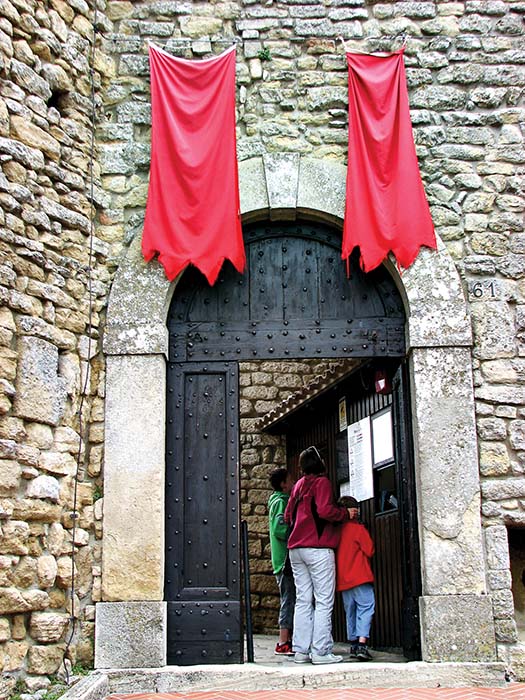 Eden izmed vhodov v stari del mesta.