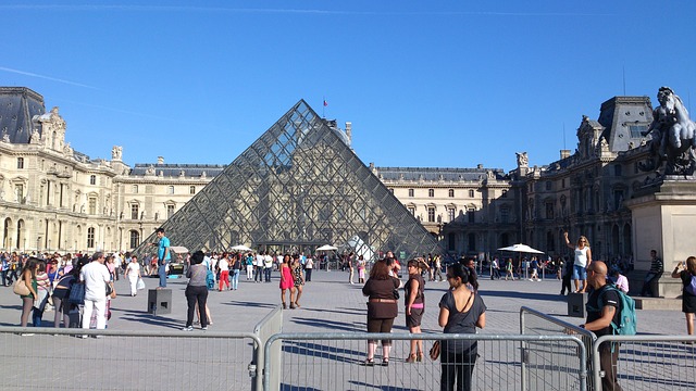 louvre-195720_640