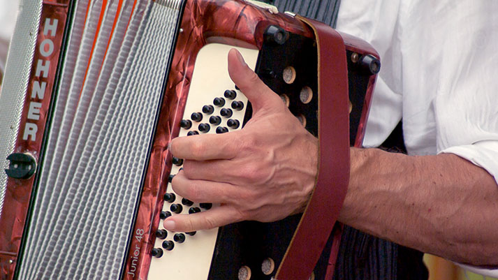 musician-2370079_1920_web