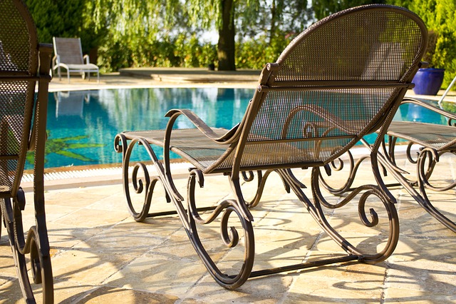 sunbeds-2446614_640