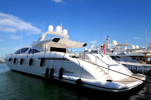 yacht-2594158_640