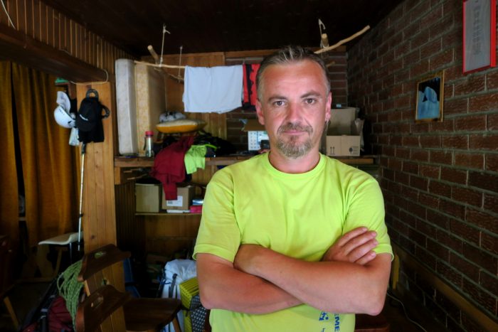 Rado Novak, oskrbnik Koče na Klemenči jami pod Ojstrico (foto Manca Čujež)