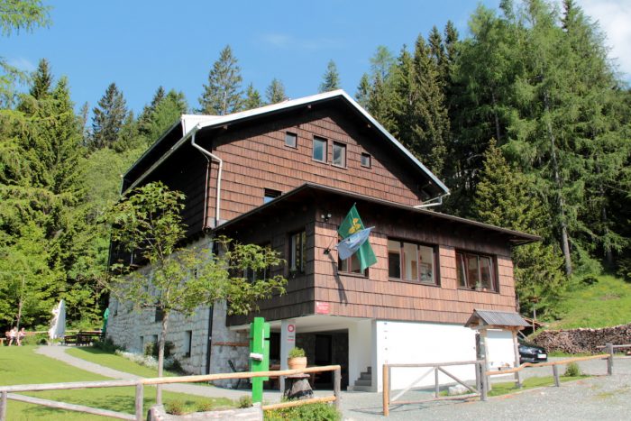 Valvasorjev dom pod Stolom že tretjič naj planinska koča (foto Manca Čujež)