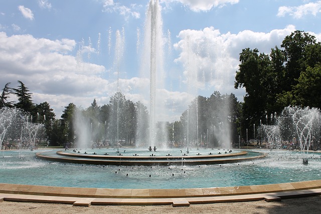 fountain-1733837_640