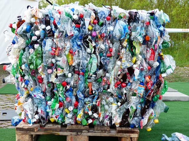 plastic-bottles-115069_640