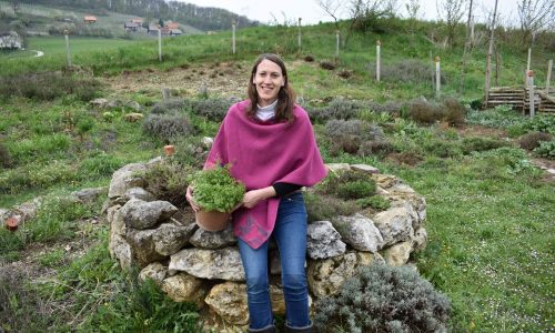 Katja Temnik se je po košarkarski karieri vrnila domov in prideluje zelišča