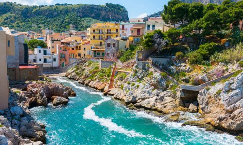Sicilija bo po odprtju mej turiste "častila" s pol letalske karte